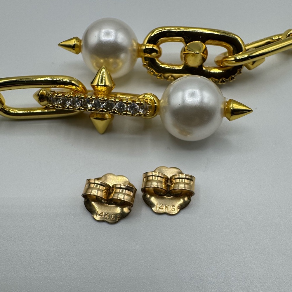 🚨FINAL PRICE🚨 Titan Pearl Earrings - Picture 8 of 8